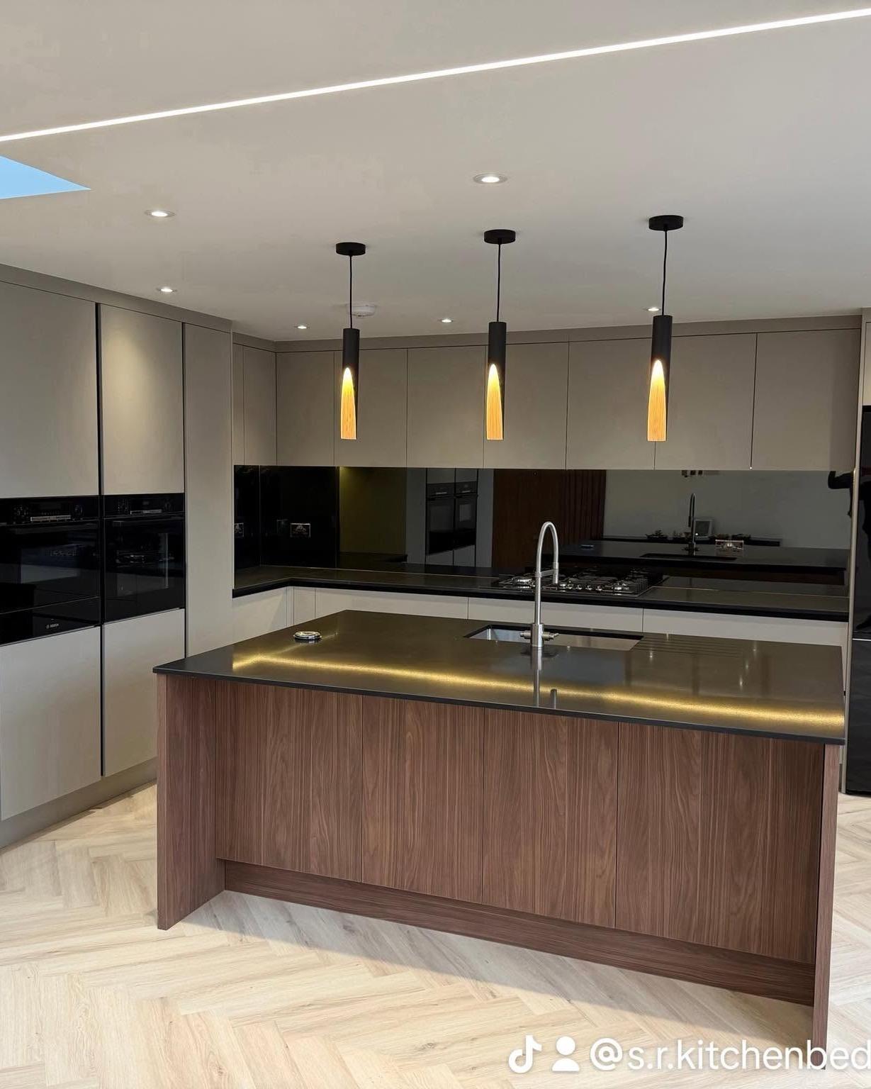 Modern L-shaped Kitchen