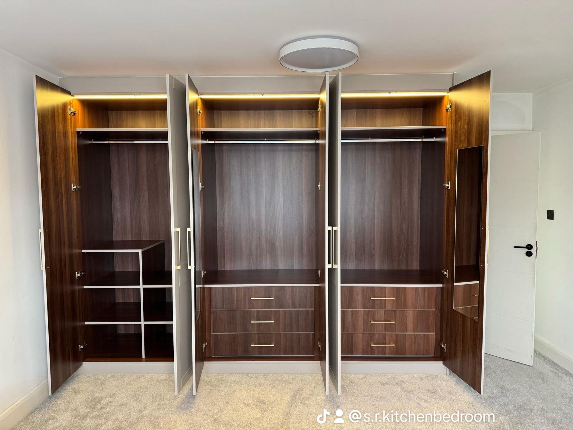 Walk-in Wardrobe