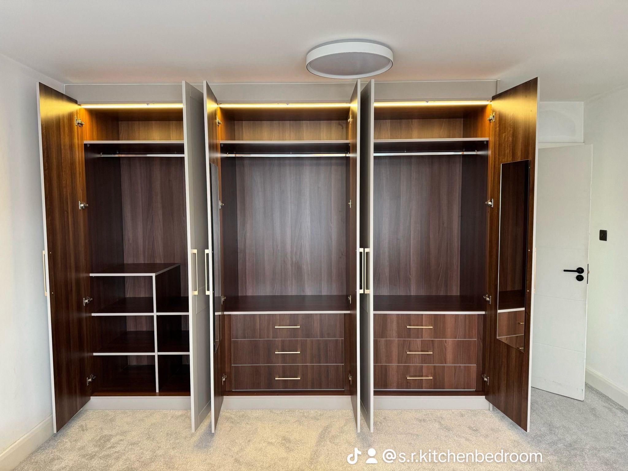 Walk-in Wardrobe